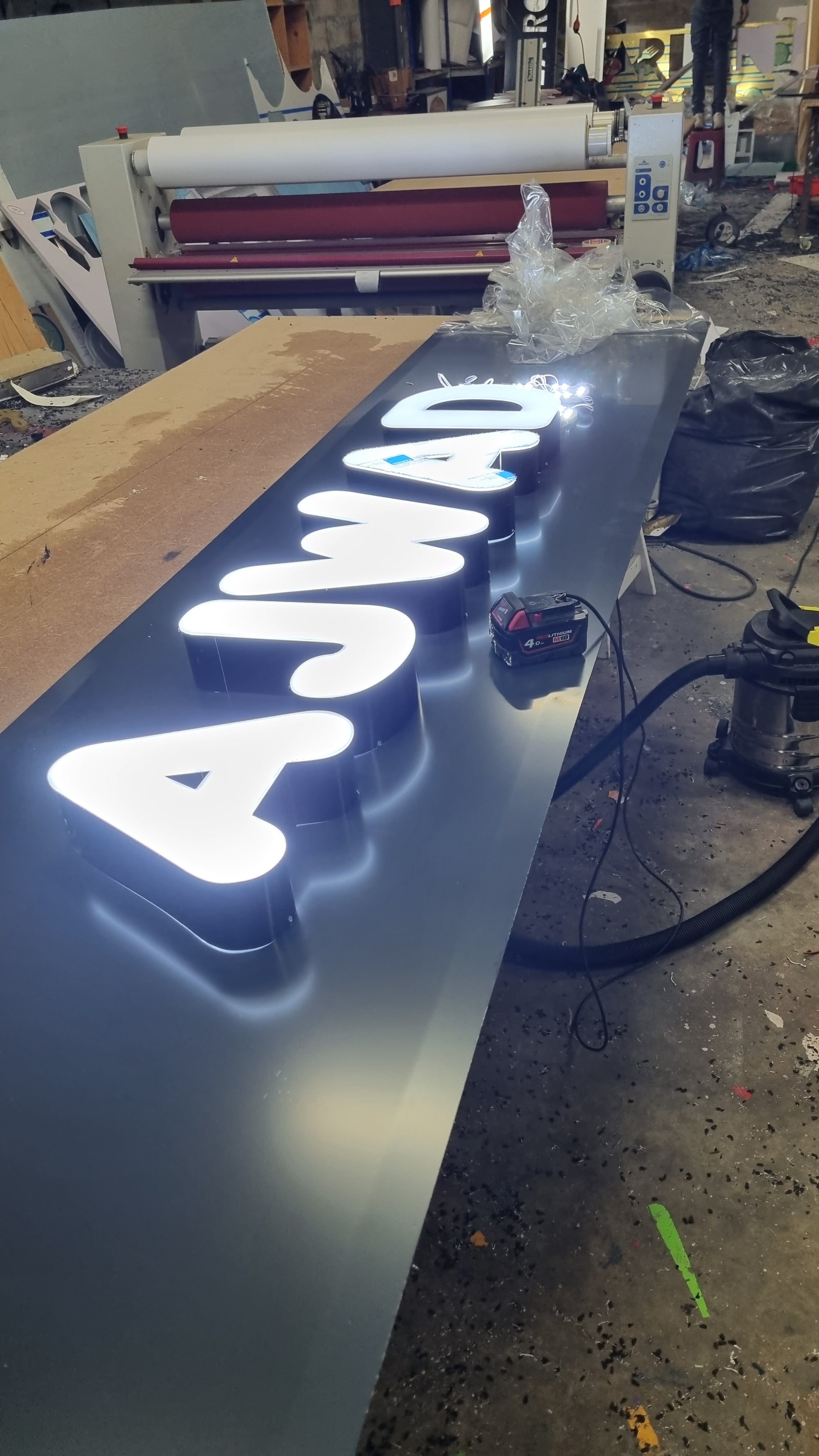 Enseigne led lettre boîtier