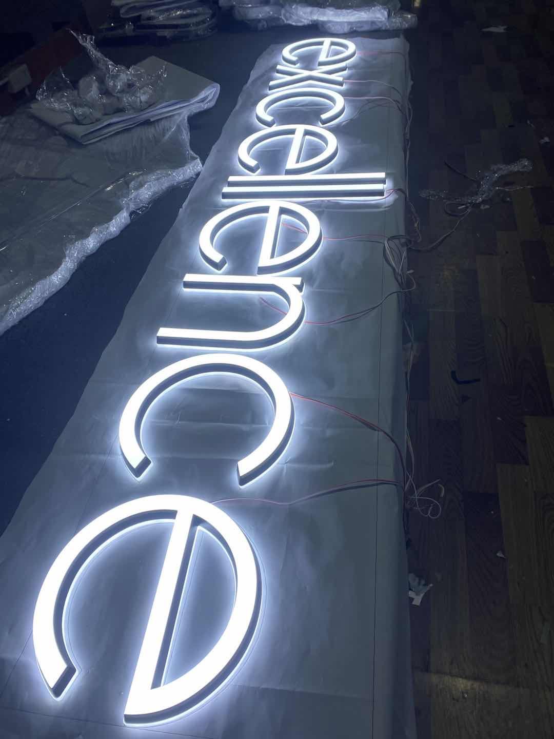 Enseigne led lettre boîtier